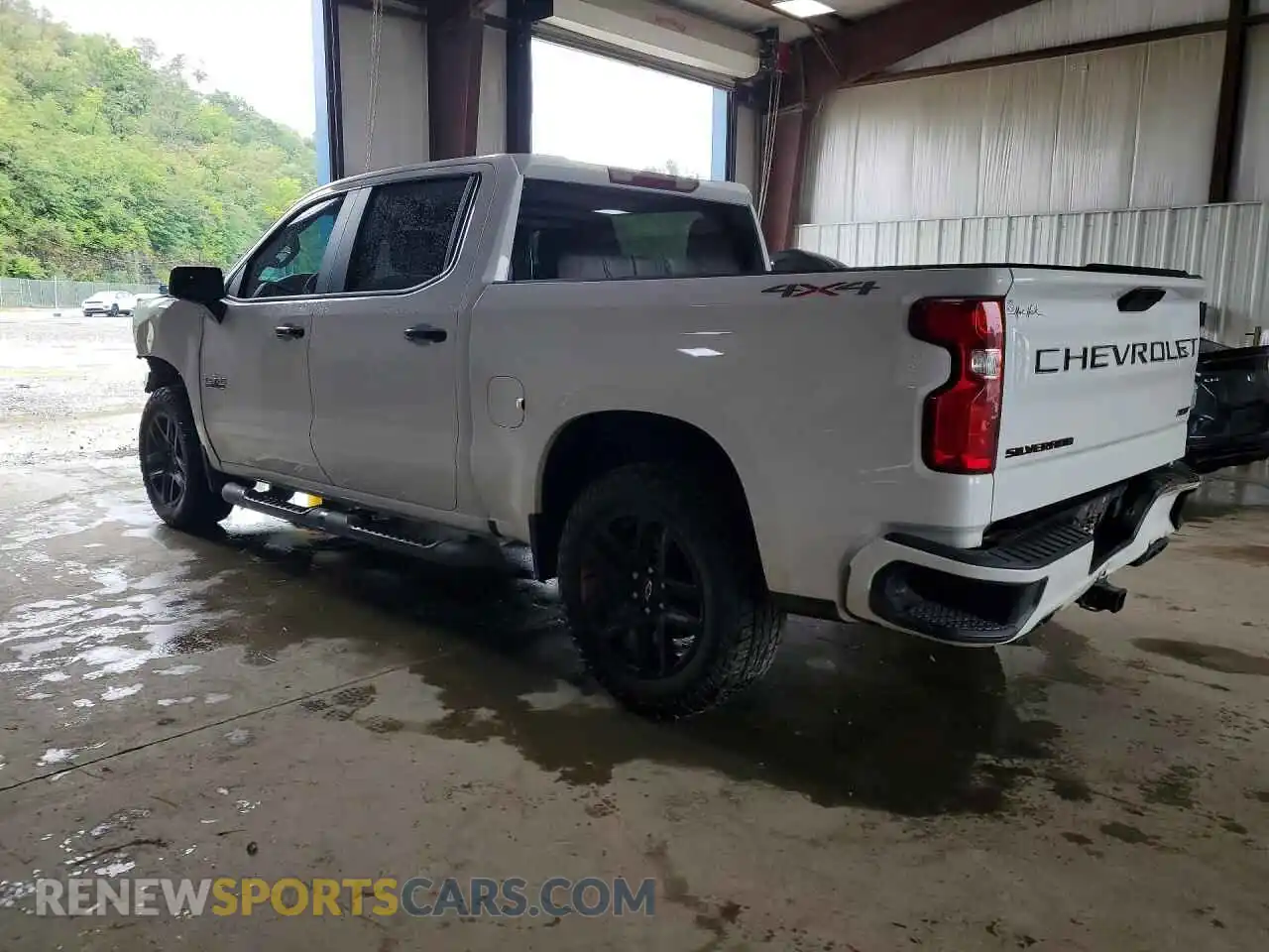 2 Фотография поврежденного автомобиля 1GCUYEED9MZ420666 CHEVROLET SILVERADO 2021