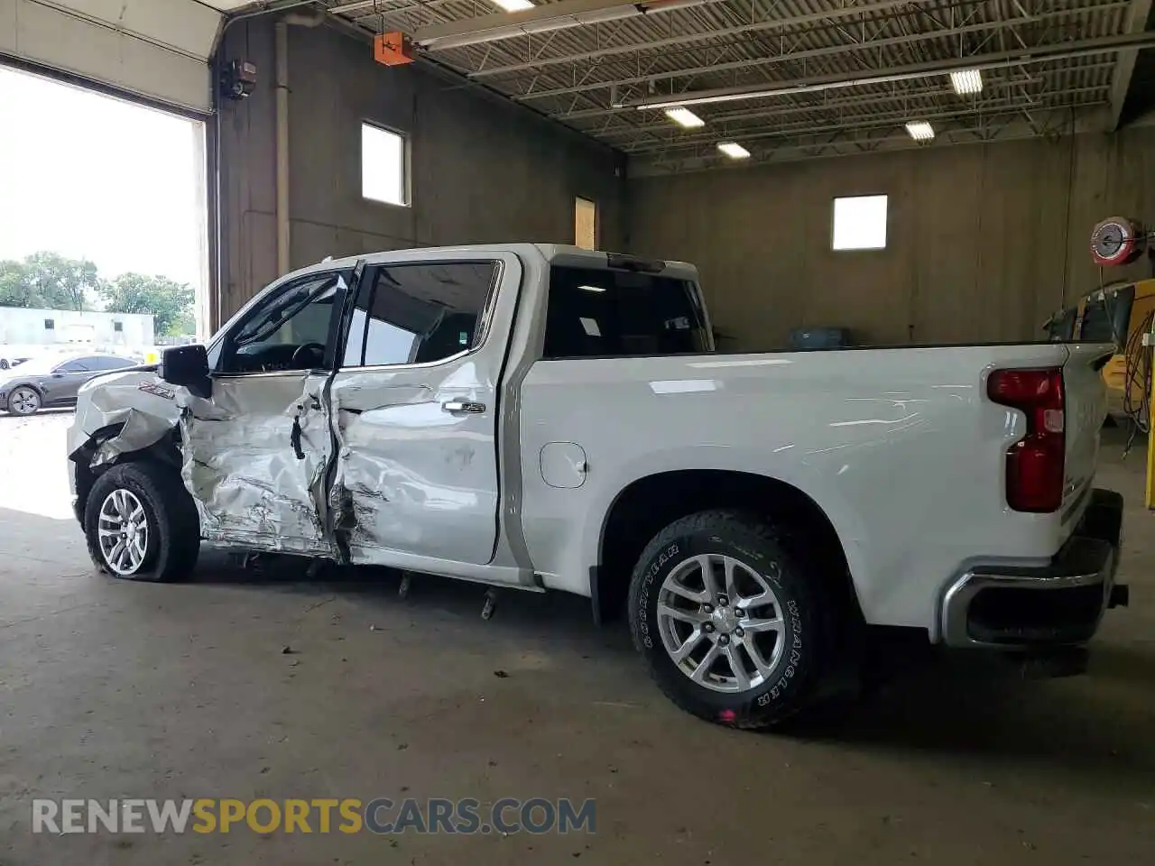 2 Photograph of a damaged car 1GCUYGED6MZ136536 CHEVROLET SILVERADO 2021