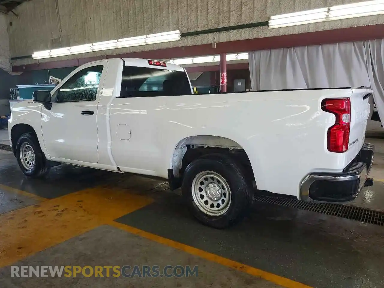 2 fotografías del automóvil dañado 3GCNWAEH6MG205946 CHEVROLET SILVERADO 2021