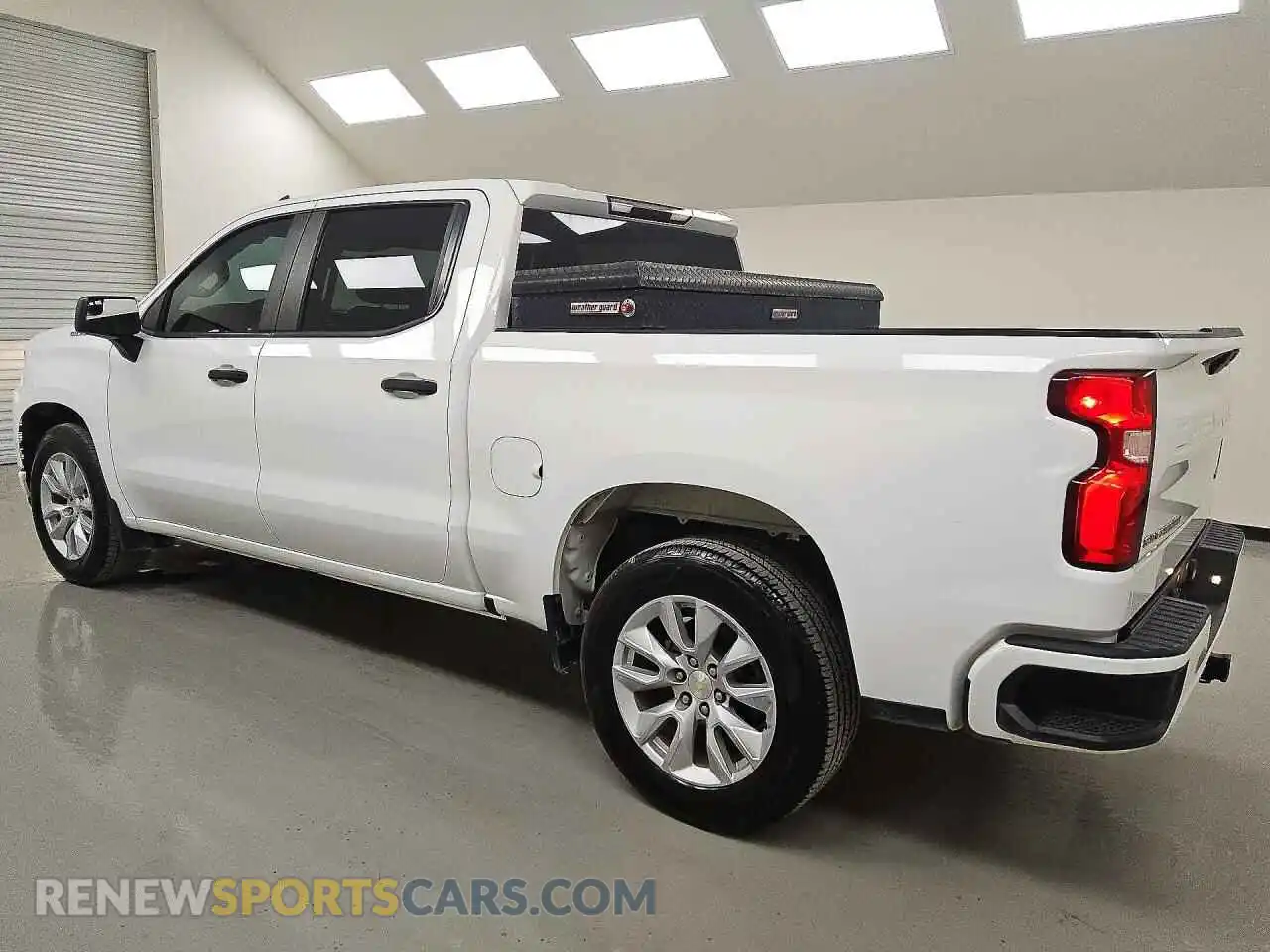 2 fotografías del automóvil dañado 3GCPWBEK3MG323642 CHEVROLET SILVERADO 2021
