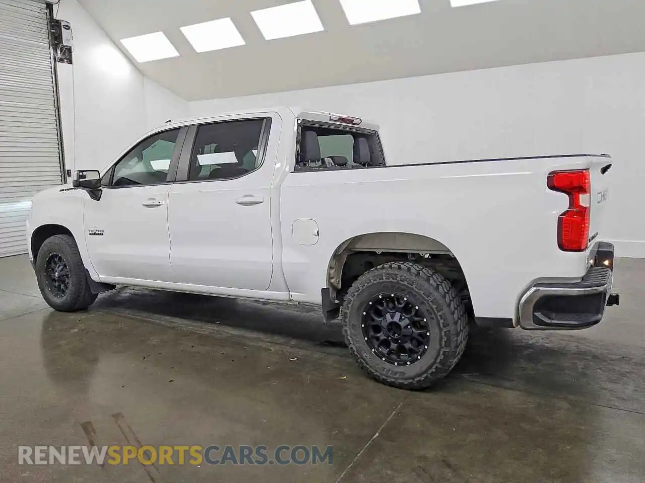 2 fotografías del automóvil dañado 3GCPWCEK3MG122913 CHEVROLET SILVERADO 2021