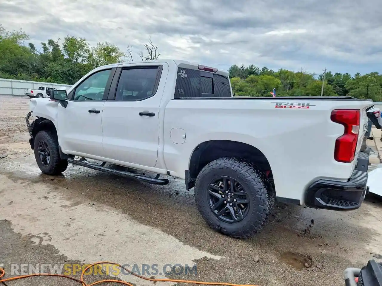 2 fotografías del automóvil dañado 3GCPYFED1MG368727 CHEVROLET SILVERADO 2021