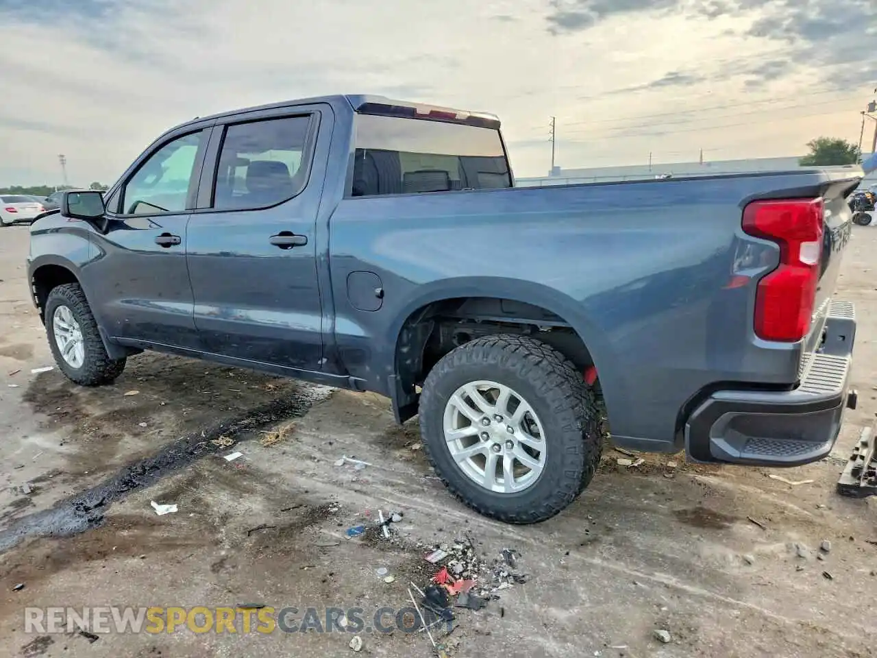 2 fotografías del automóvil dañado 3GCUYAEF2MG134989 CHEVROLET SILVERADO 2021