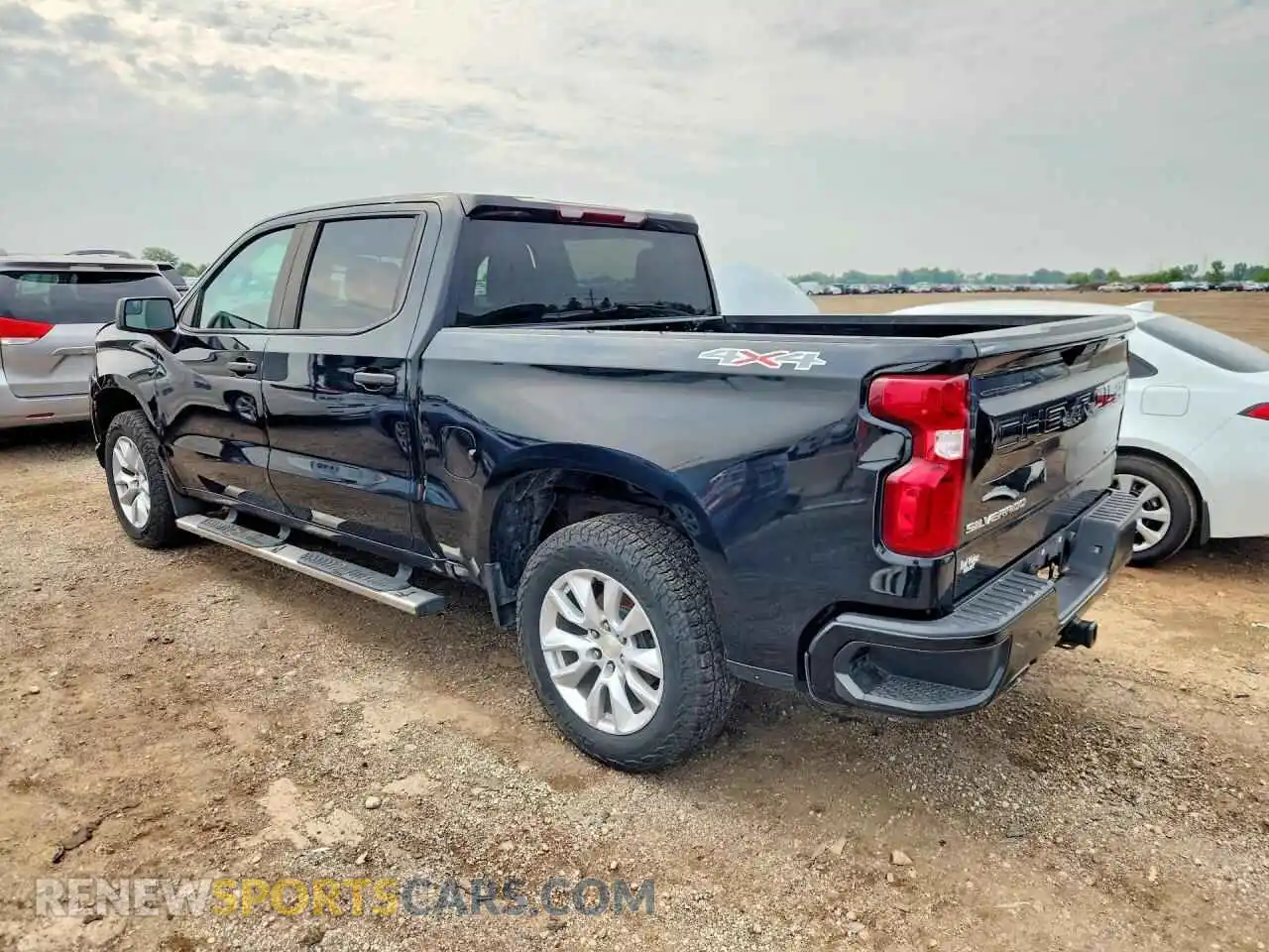 2 Photograph of a damaged car 3GCUYBEF8MG143203 CHEVROLET SILVERADO 2021