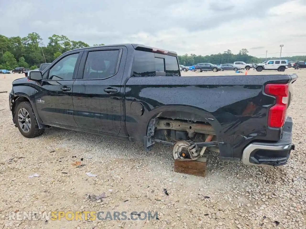 2 Photograph of a damaged car 3GCUYDED4MG190951 CHEVROLET SILVERADO 2021