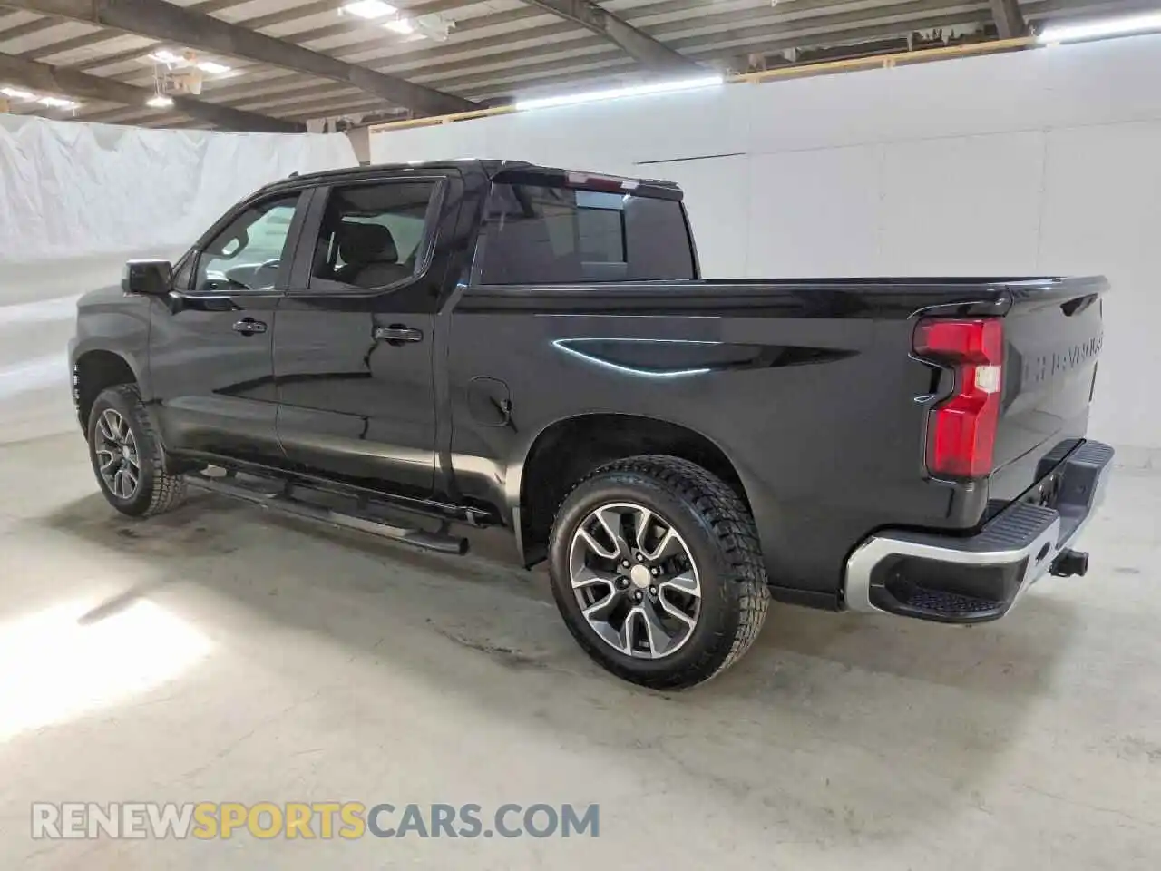 2 Photograph of a damaged car 3GCUYDED5MG112808 CHEVROLET SILVERADO 2021