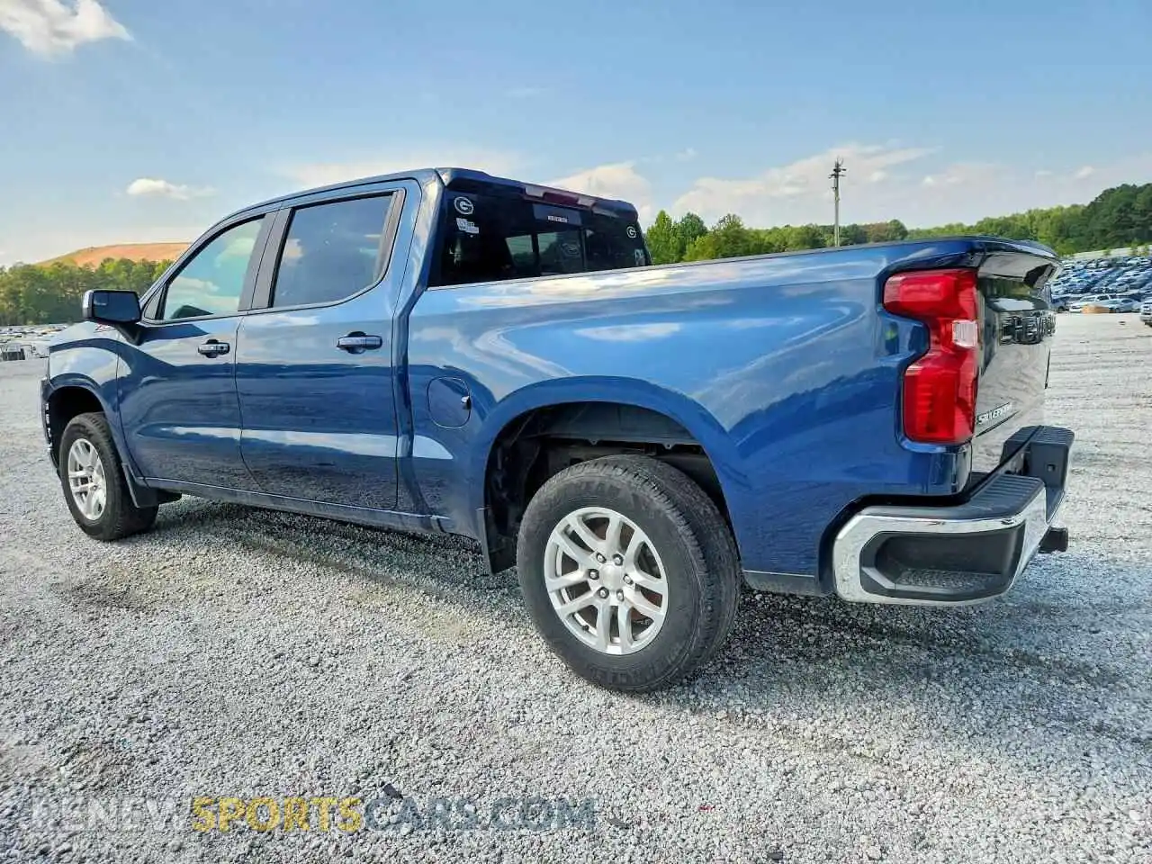 2 fotografías del automóvil dañado 3GCUYDET8MG261589 CHEVROLET SILVERADO 2021