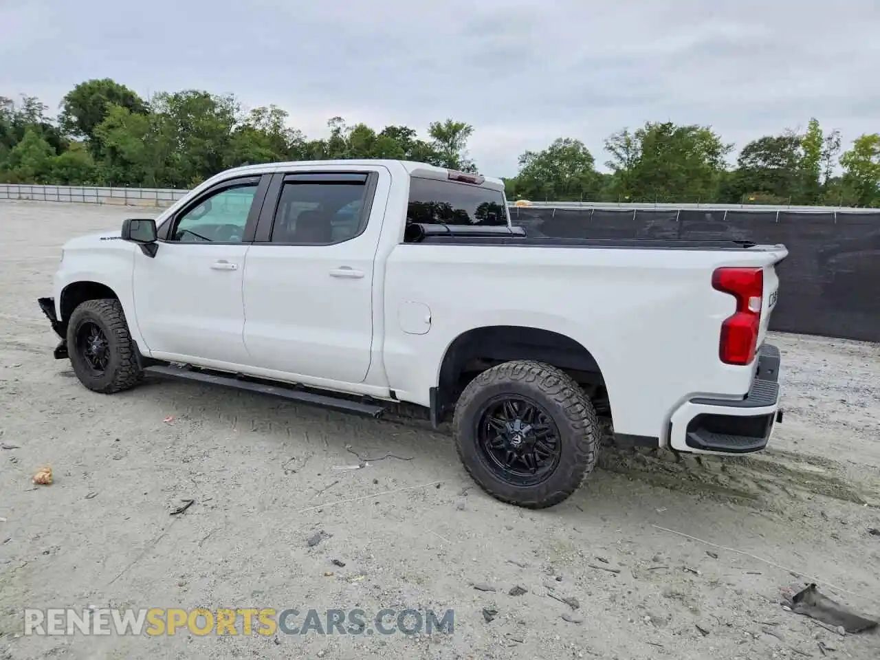 2 Photograph of a damaged car 3GCUYEED0MG269412 CHEVROLET SILVERADO 2021