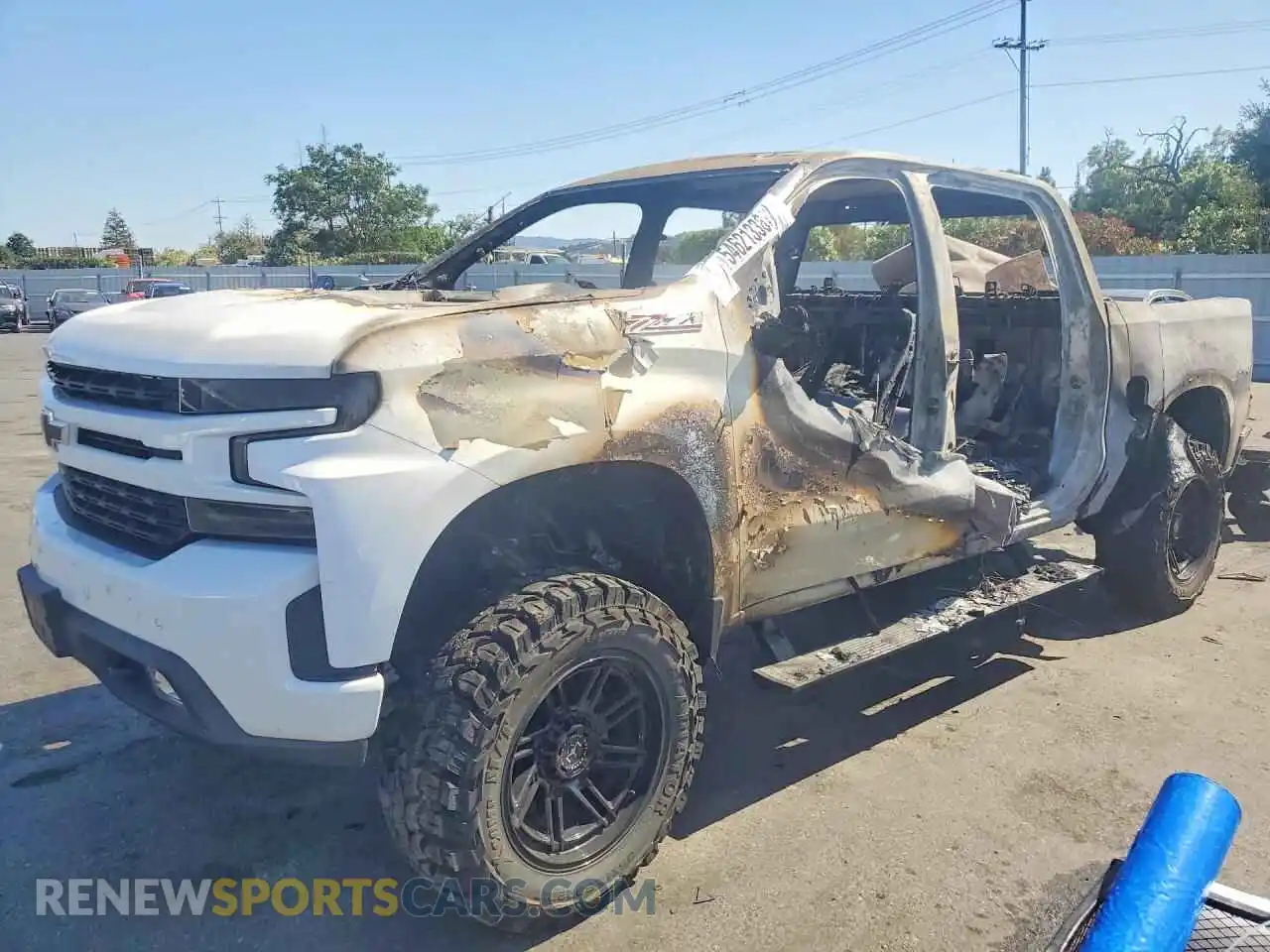 1 Фотография поврежденного автомобиля 3GCUYEED3MG235884 CHEVROLET SILVERADO 2021