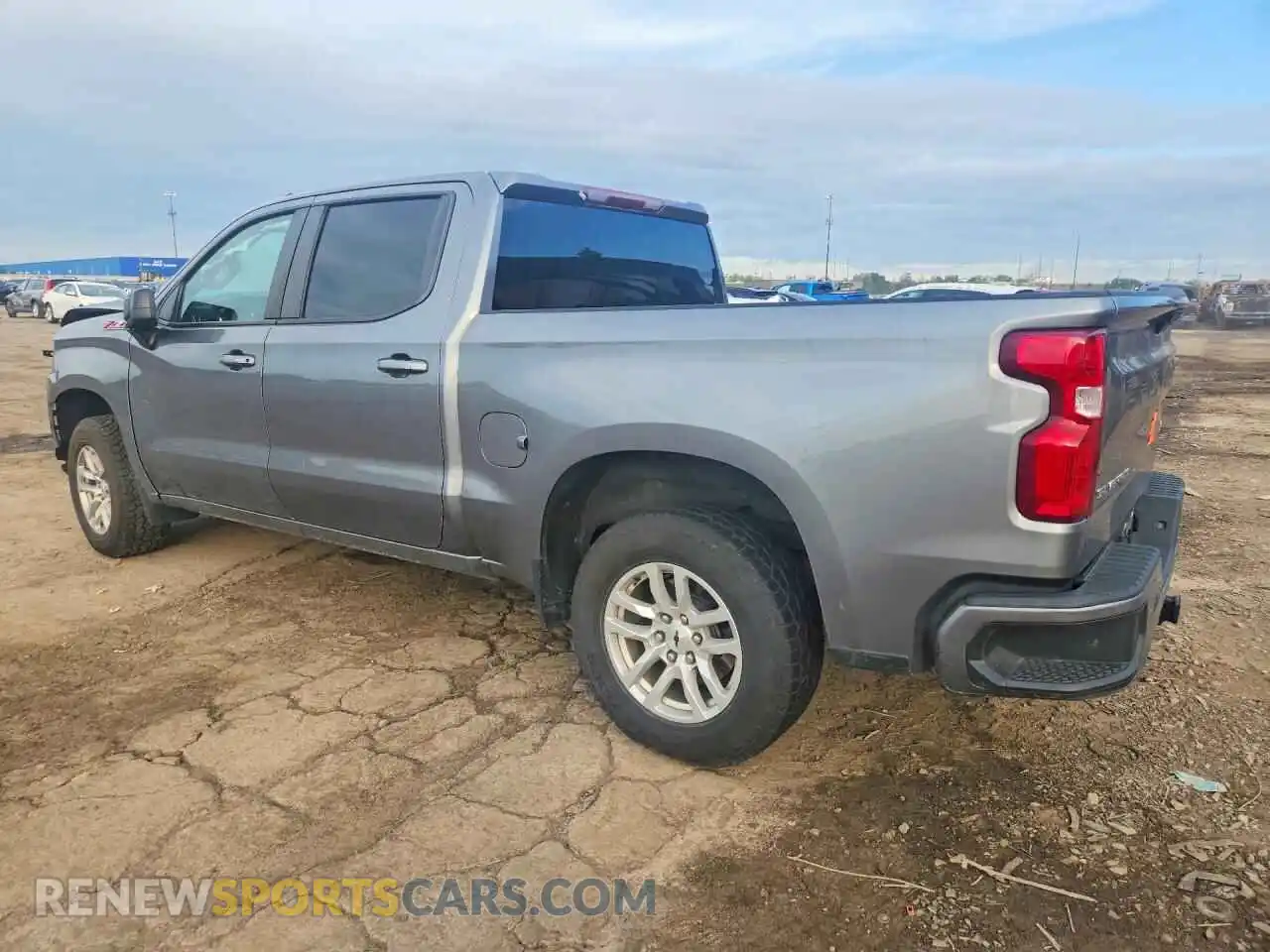 2 fotografías del automóvil dañado 3GCUYEED5MG256722 CHEVROLET SILVERADO 2021
