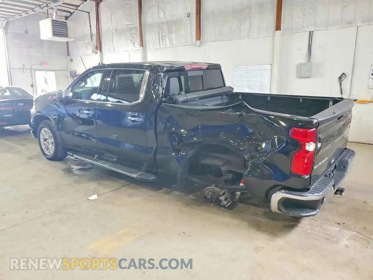 2 fotografías del automóvil dañado 3GCUYGEL8MG280970 CHEVROLET SILVERADO 2021