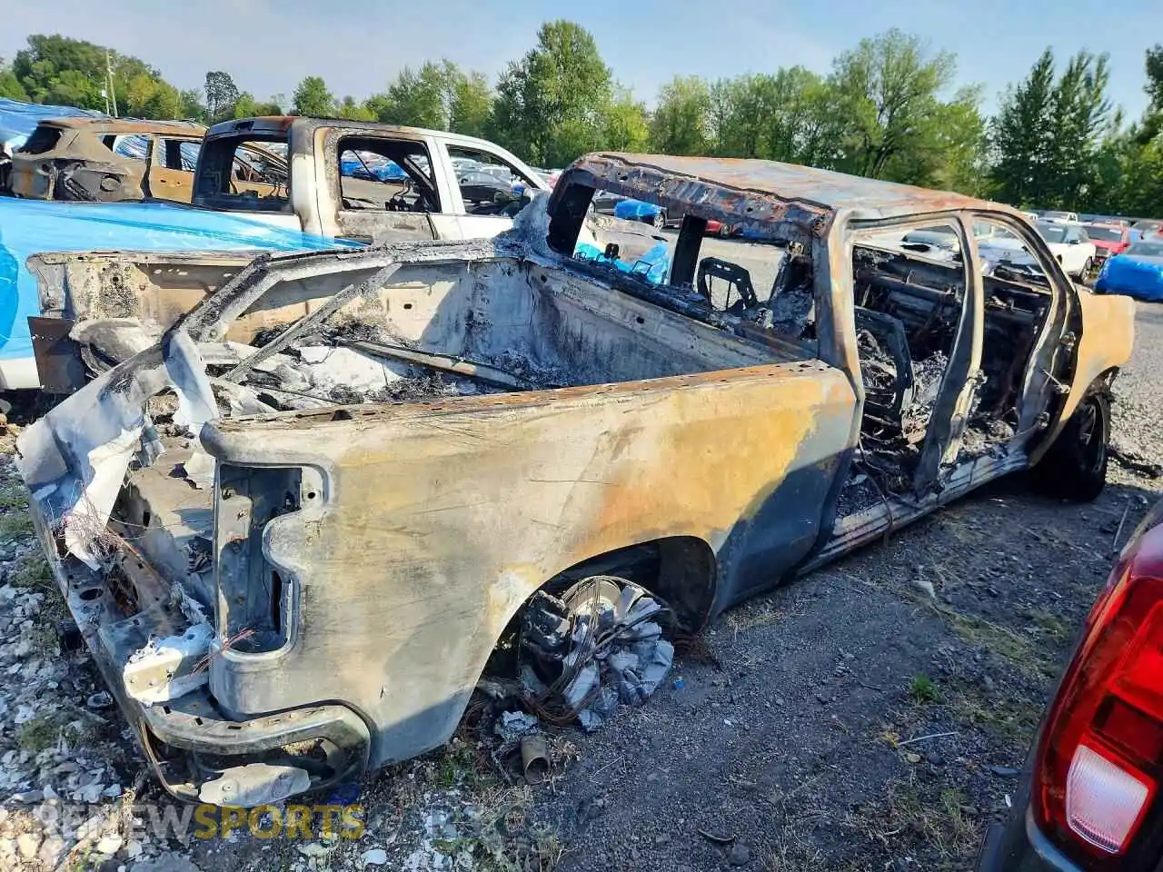 3 Photograph of a damaged car 3GCUYGET6MG207015 CHEVROLET SILVERADO 2021