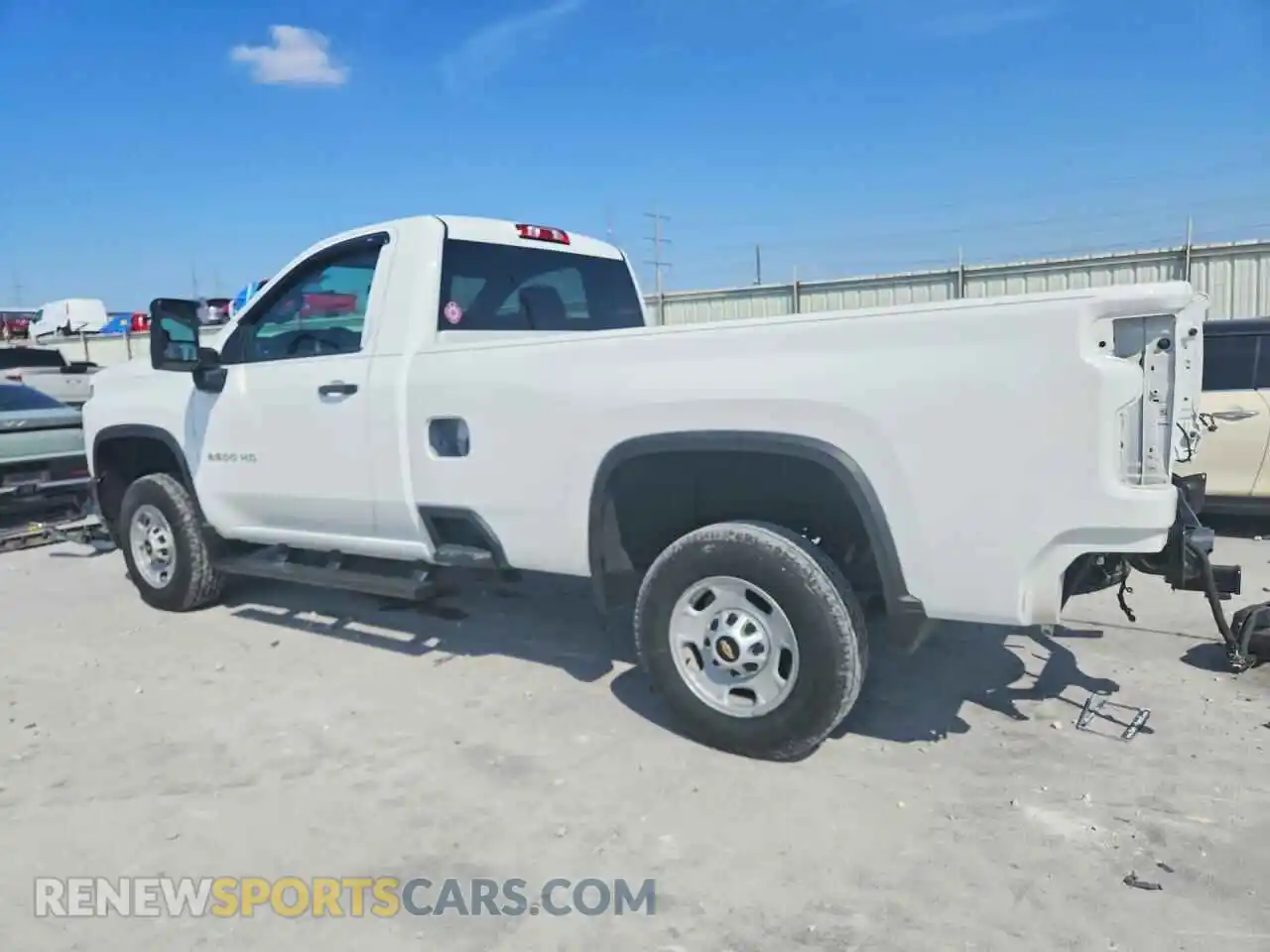 2 fotografías del automóvil dañado 1GC0YLE71NF349141 CHEVROLET SILVERADO 2022