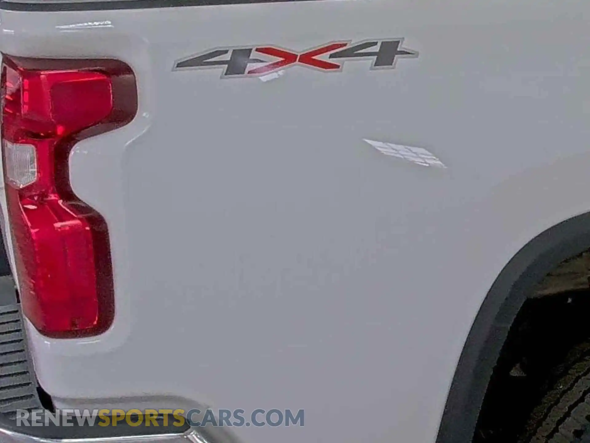 2 Photograph of a damaged car 1GC0YLE79NF348805 CHEVROLET SILVERADO 2022