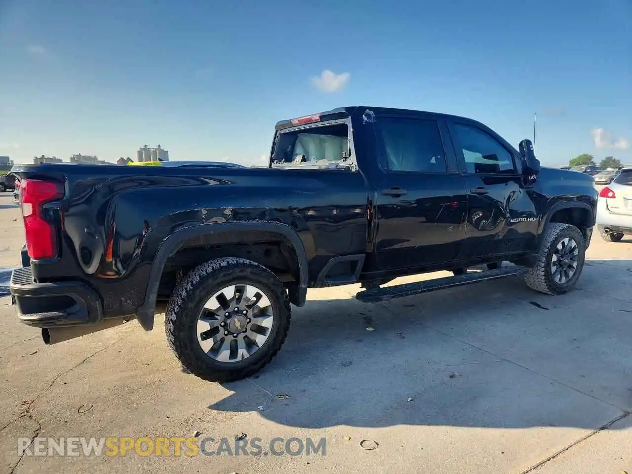 3 Фотография поврежденного автомобиля 1GC1YMEY1NF100728 CHEVROLET SILVERADO 2022