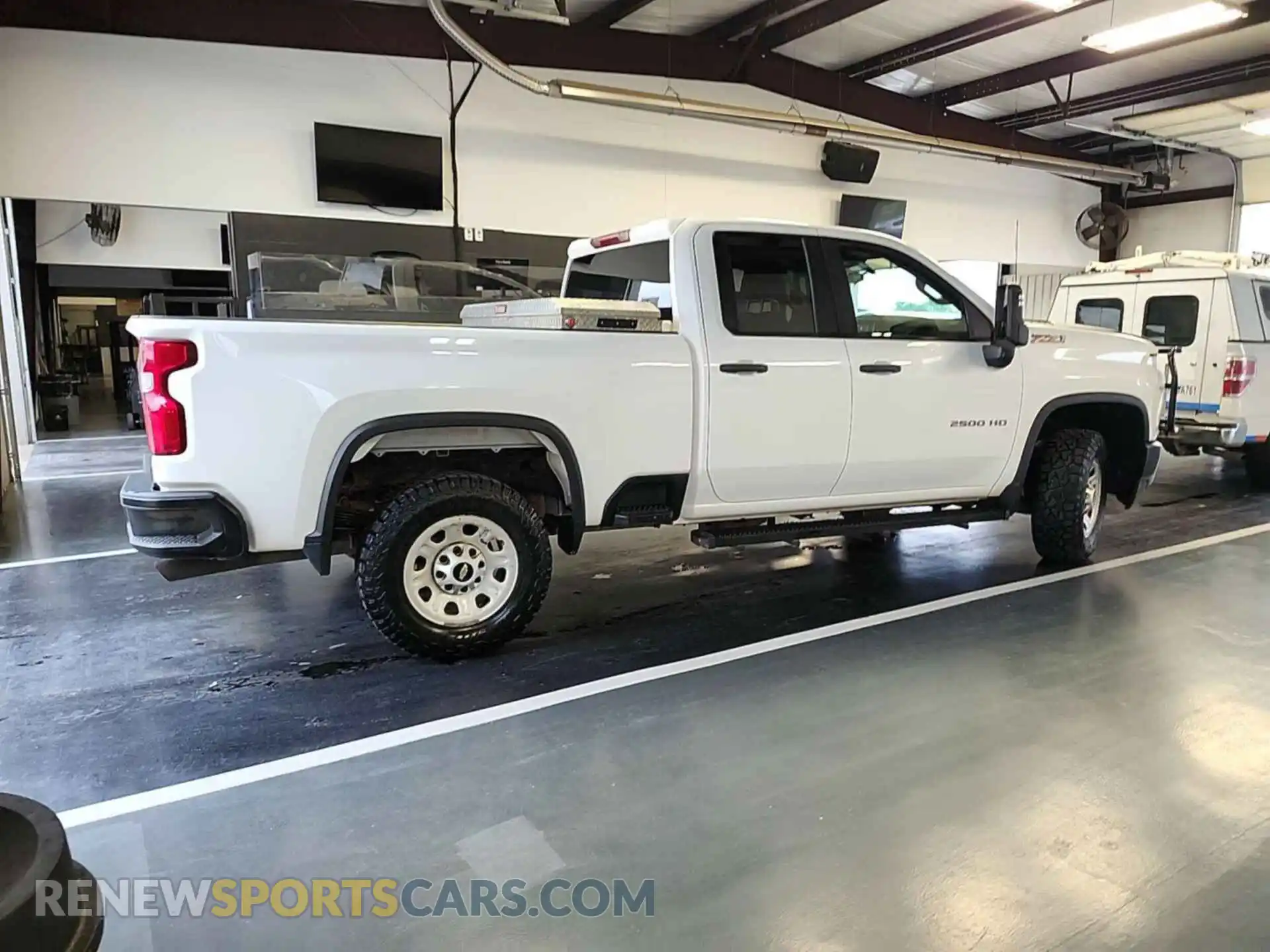 1 Photograph of a damaged car 1GC2YLE71NF184801 CHEVROLET SILVERADO 2022