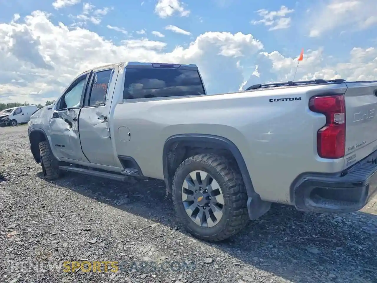 2 Photograph of a damaged car 1GC2YMEYXNF228471 CHEVROLET SILVERADO 2022
