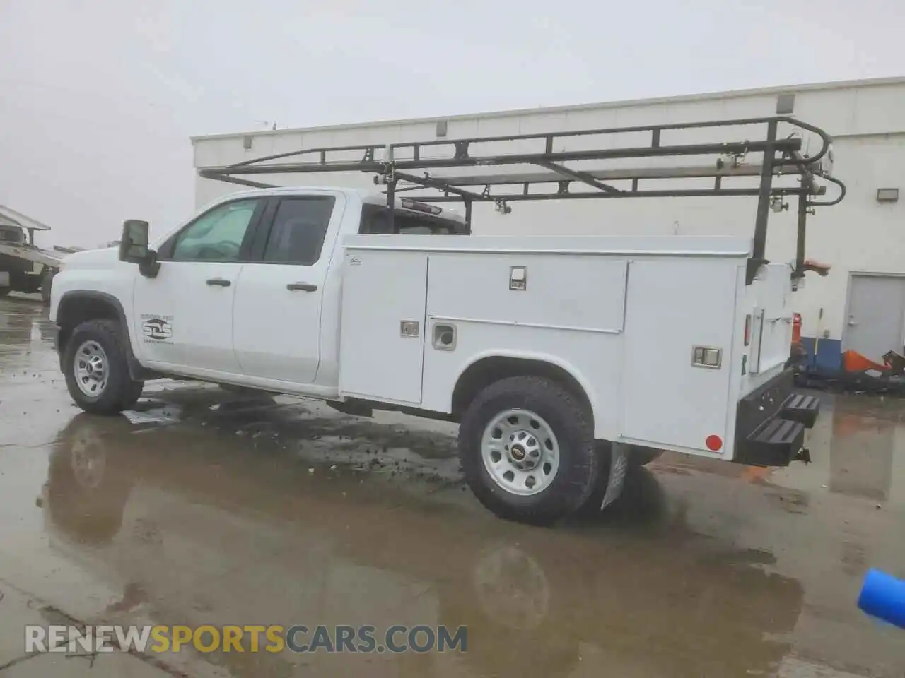2 Photograph of a damaged car 1GC5WRE79NF162079 CHEVROLET SILVERADO 2022