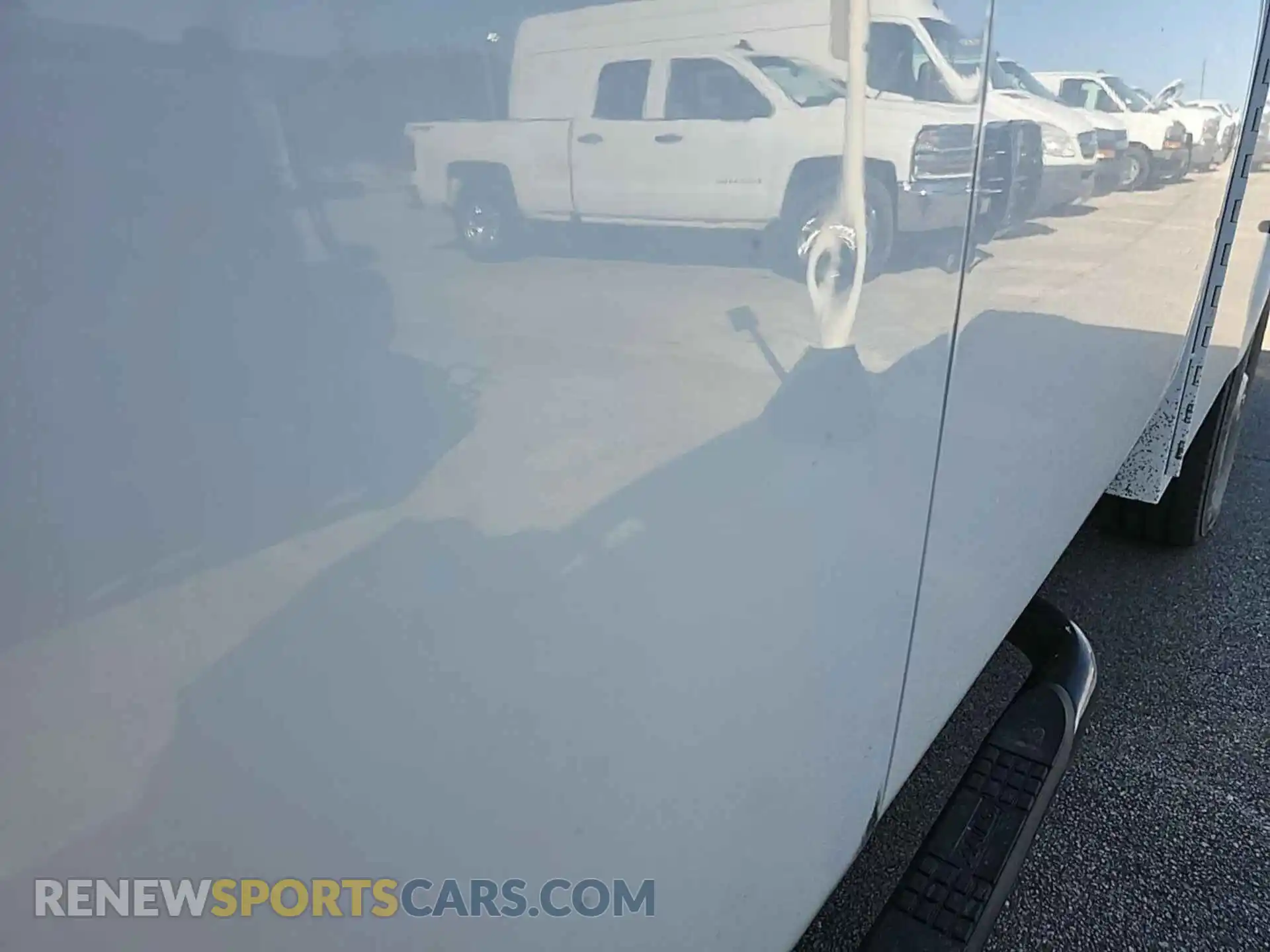 2 Photograph of a damaged car 1GC5YLE72NF173481 CHEVROLET SILVERADO 2022