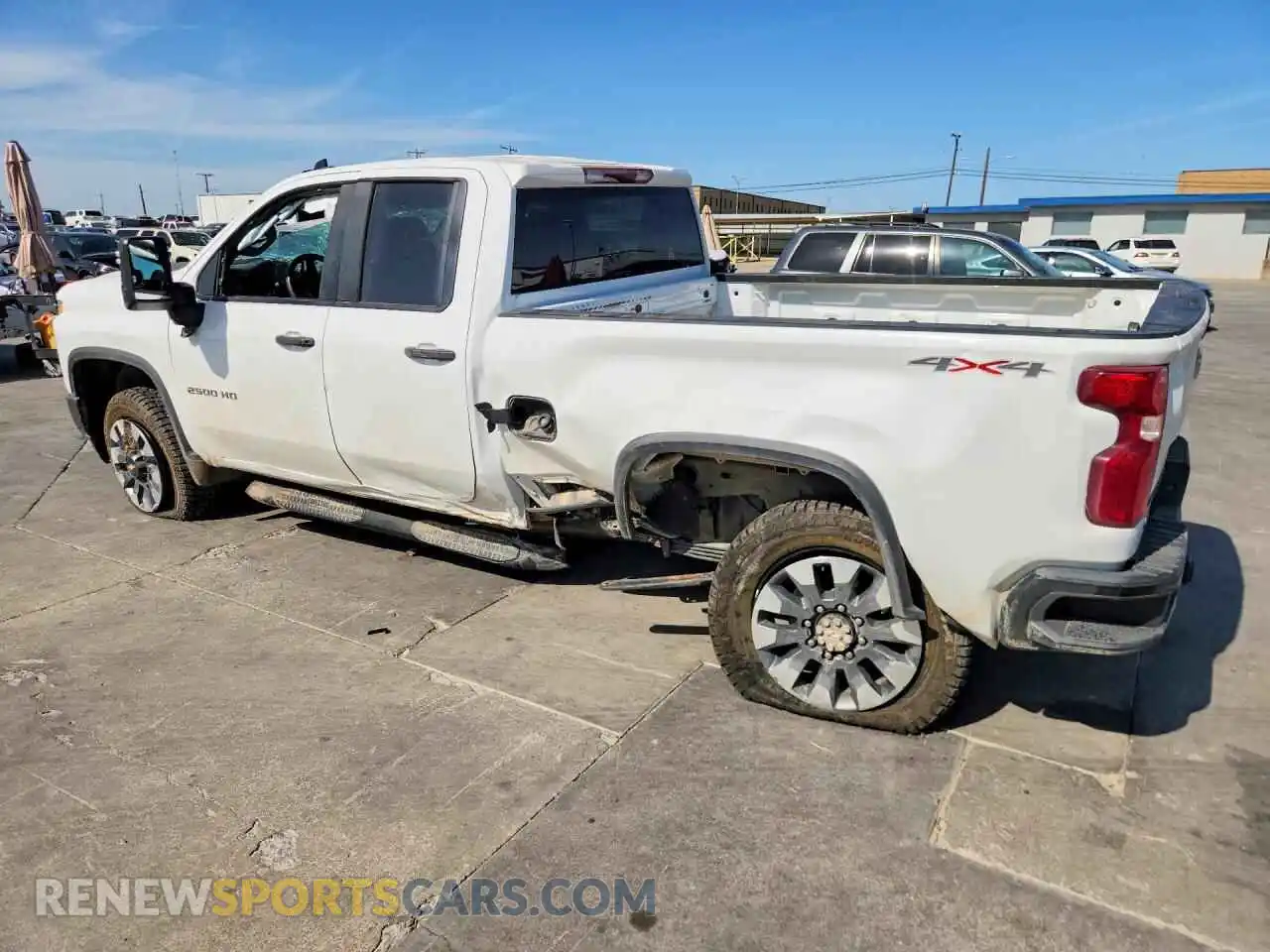 2 fotografías del automóvil dañado 1GC5YME78NF111458 CHEVROLET SILVERADO 2022