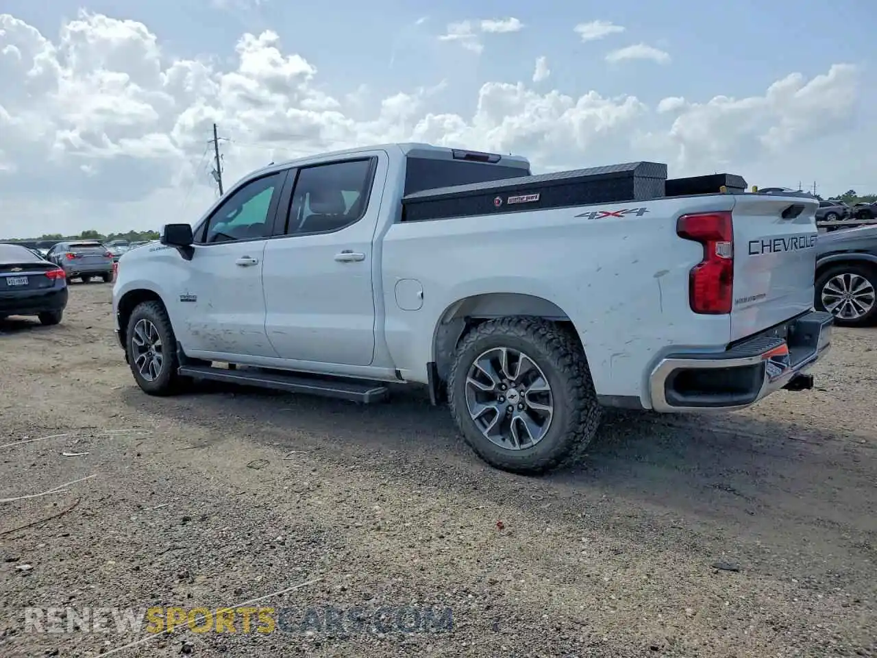 2 Photograph of a damaged car 1GCUDDED1NZ579057 CHEVROLET SILVERADO 2022