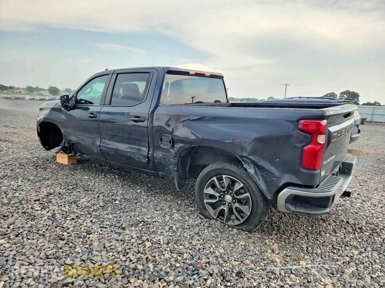 2 fotografías del automóvil dañado 1GCUDDED4NZ618949 CHEVROLET SILVERADO 2022