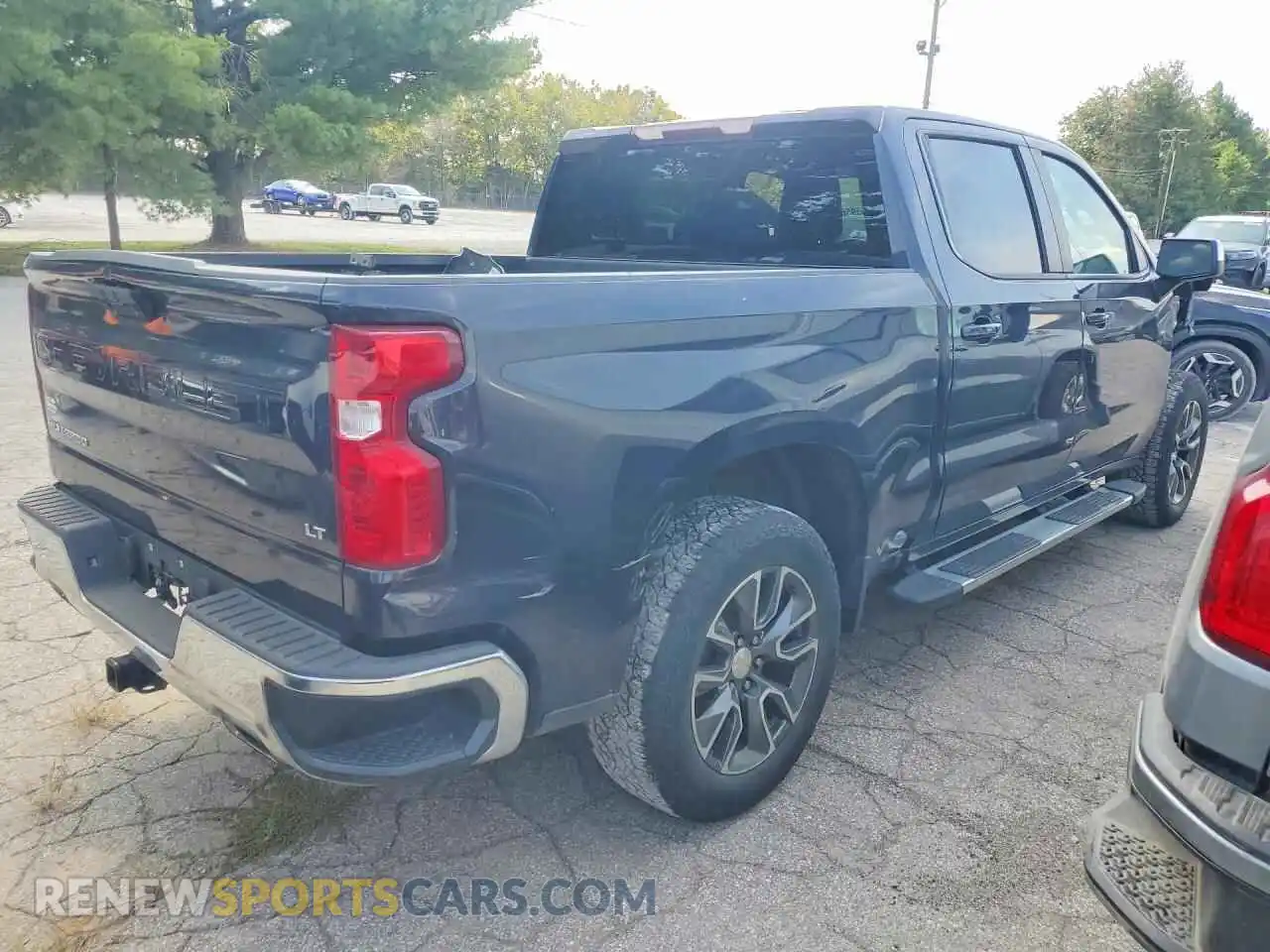 3 Photograph of a damaged car 1GCUDDED5NZ633430 CHEVROLET SILVERADO 2022