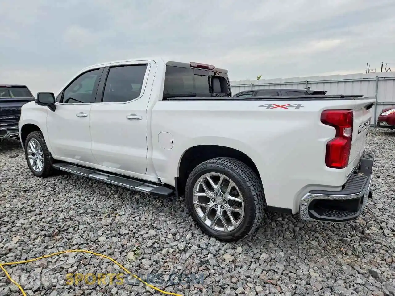 2 Photograph of a damaged car 1GCUDGED2NZ621267 CHEVROLET SILVERADO 2022