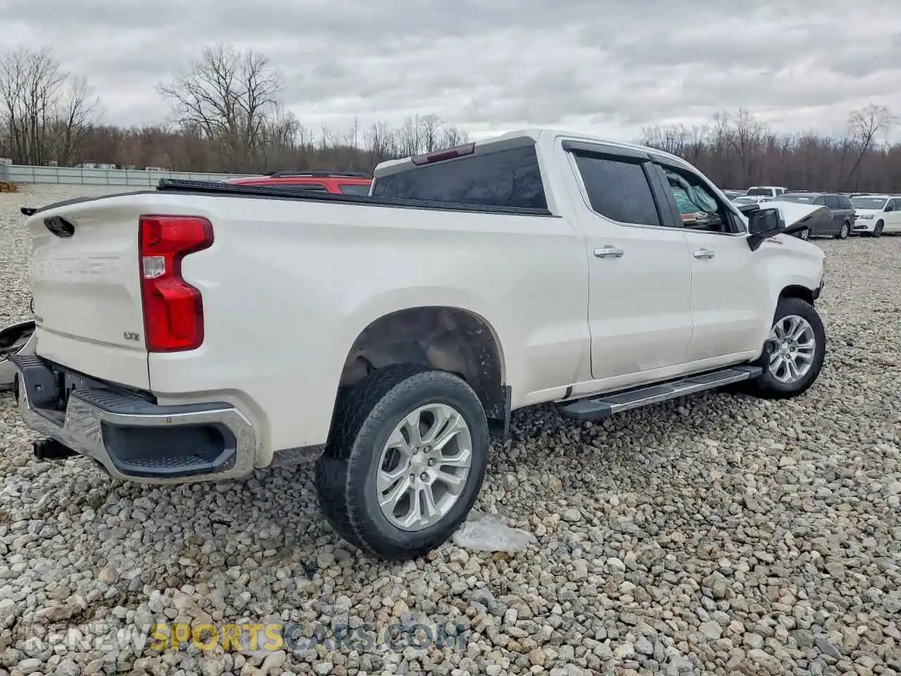 3 Photograph of a damaged car 1GCUDGED2NZ642491 CHEVROLET SILVERADO 2022