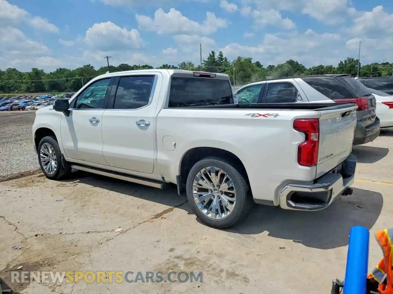 2 Photograph of a damaged car 1GCUDGEDXNZ599194 CHEVROLET SILVERADO 2022