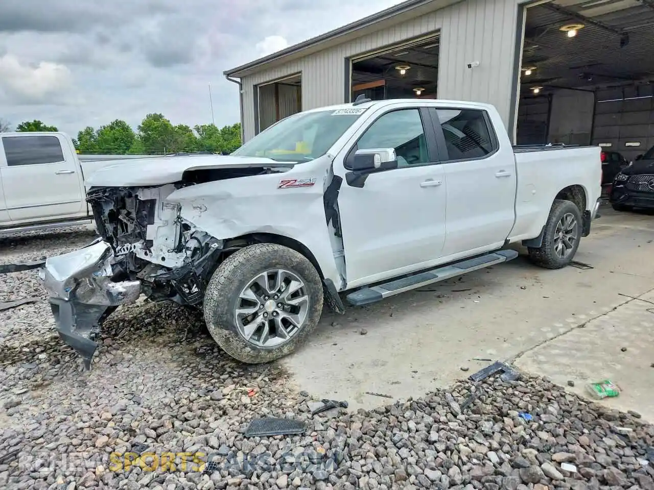 1 Photograph of a damaged car 1GCUYDED3NZ205845 CHEVROLET SILVERADO 2022