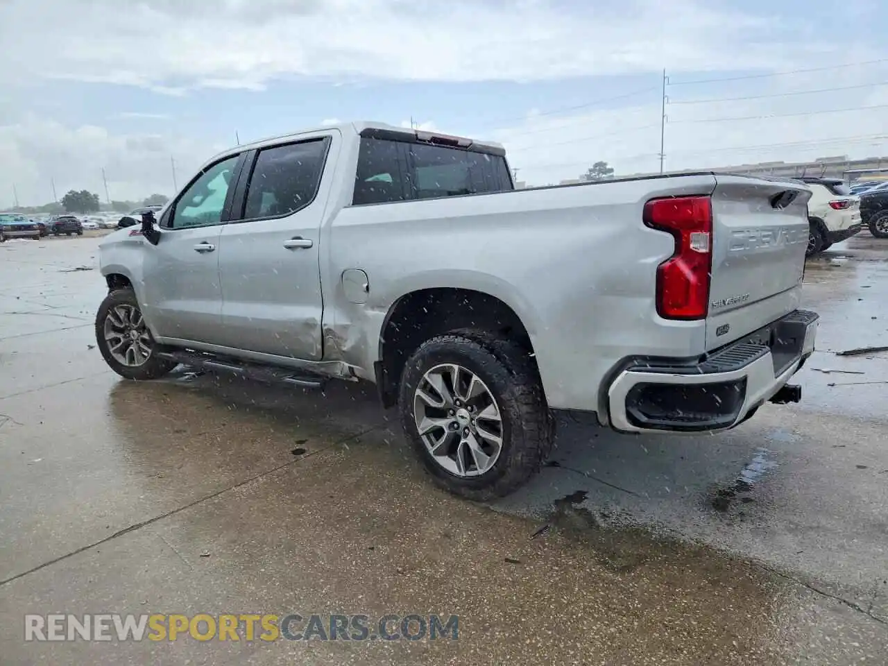 2 fotografías del automóvil dañado 1GCUYEED5NZ190366 CHEVROLET SILVERADO 2022