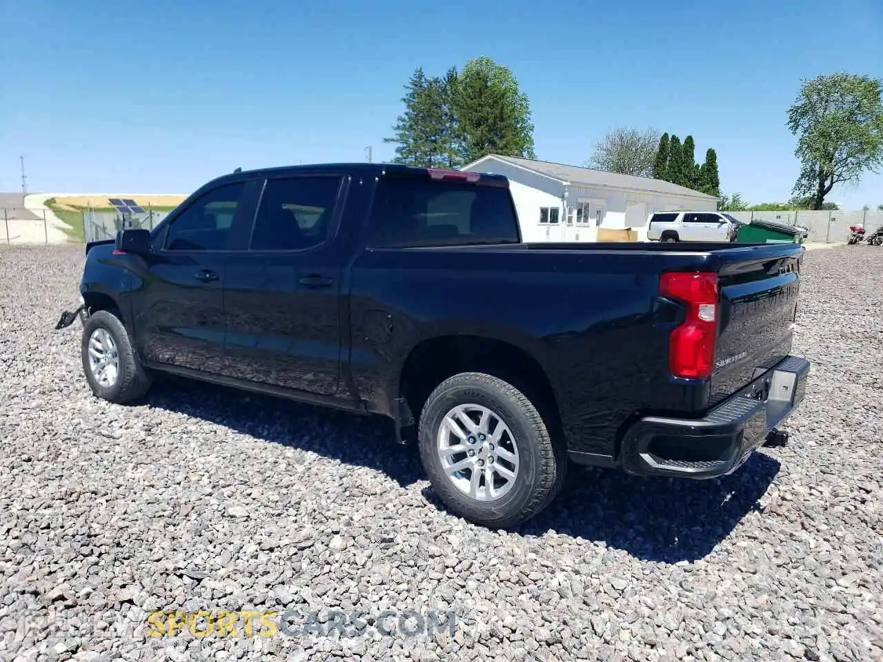 2 fotografías del automóvil dañado 1GCUYEED6NZ219941 CHEVROLET SILVERADO 2022