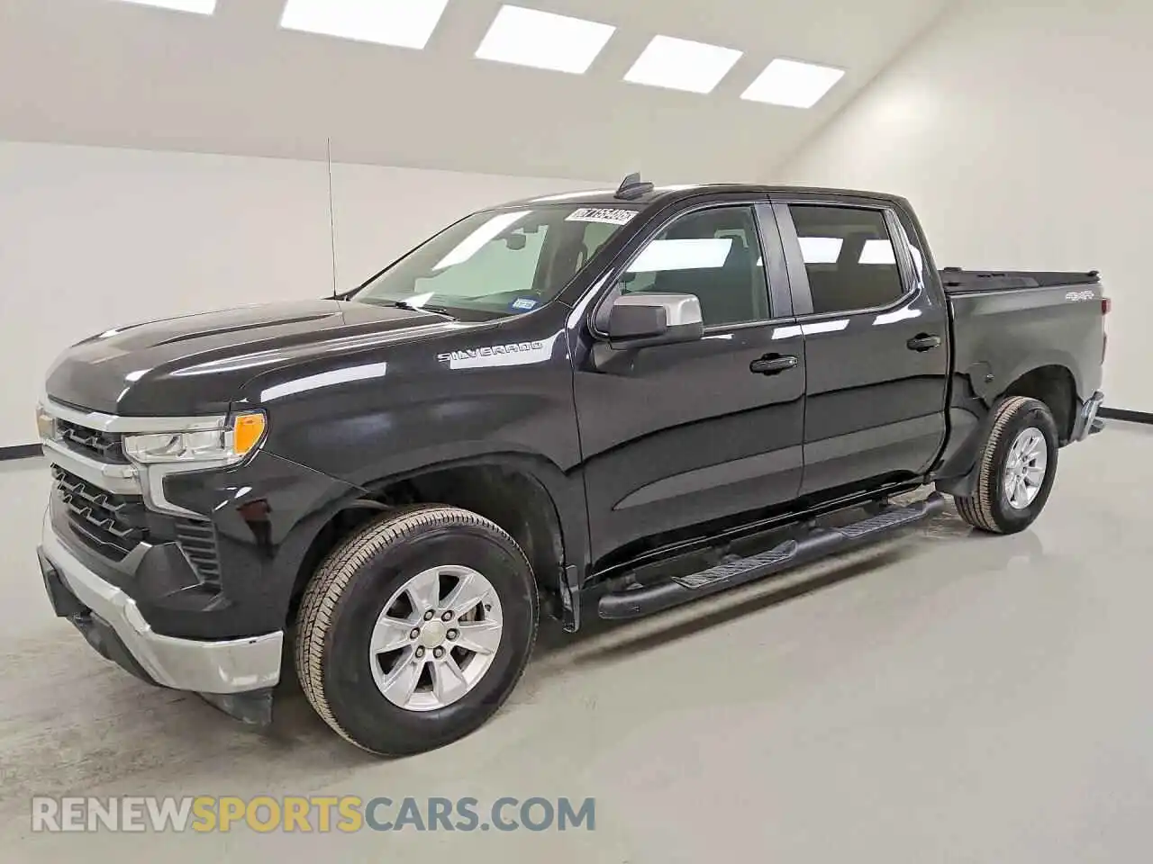 1 Photograph of a damaged car 2GCUDDED9N1517995 CHEVROLET SILVERADO 2022