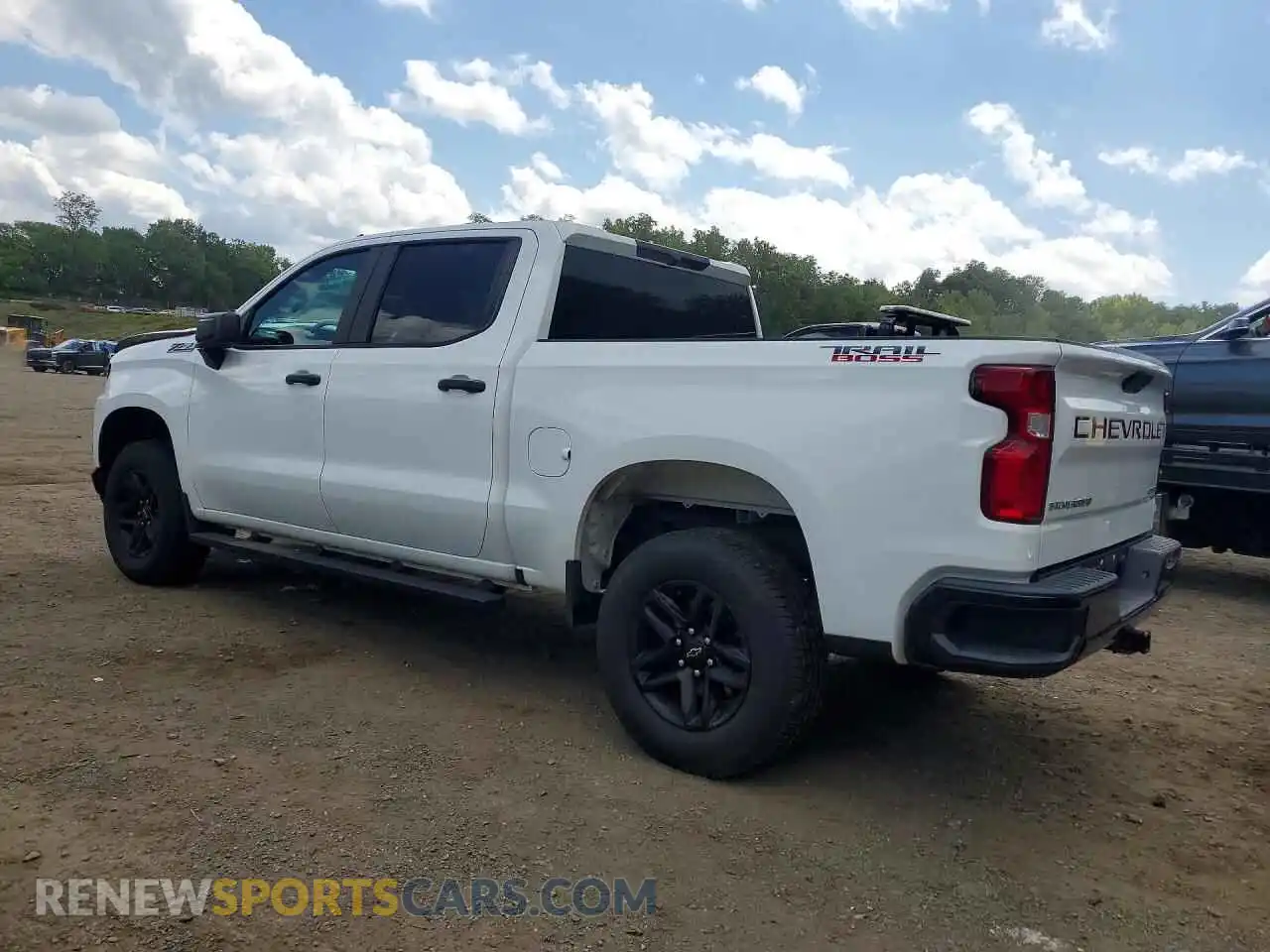 2 fotografías del automóvil dañado 3GCPYCEK2NG184962 CHEVROLET SILVERADO 2022