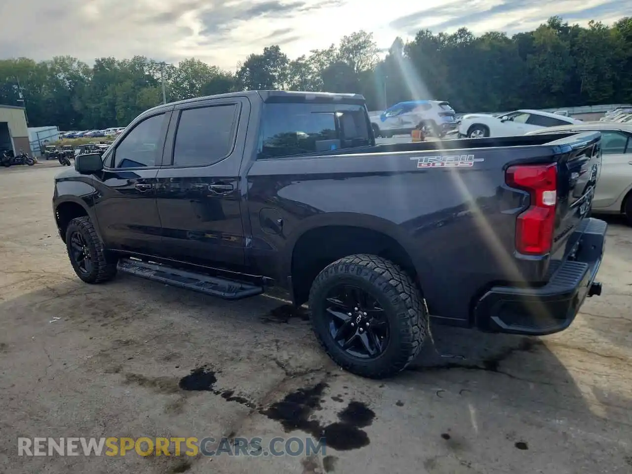 2 Photograph of a damaged car 3GCUDFEDXNG650879 CHEVROLET SILVERADO 2022