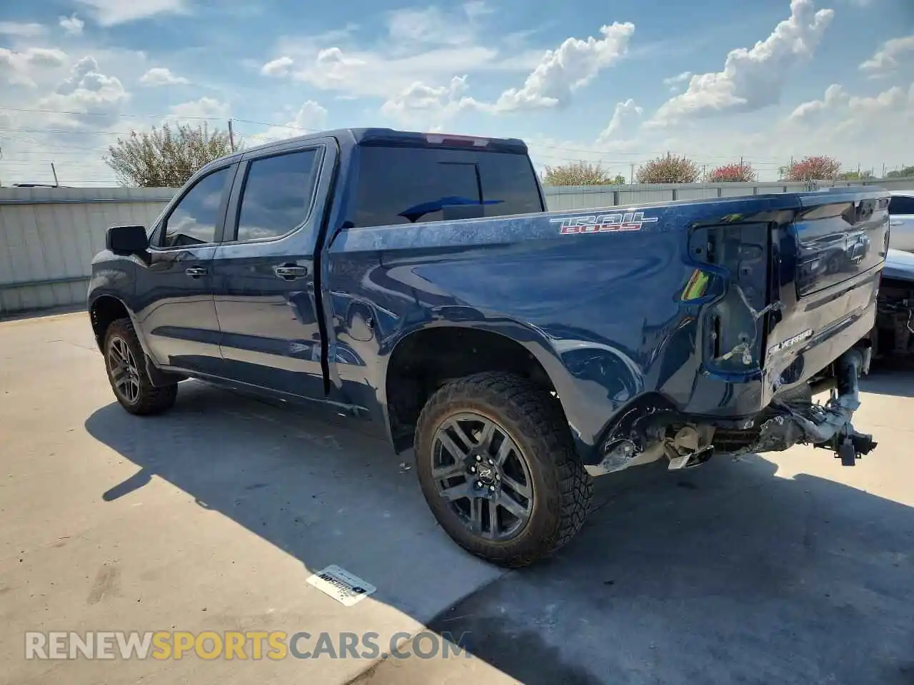 2 Фотография поврежденного автомобиля 3GCUDFEDXNG677693 CHEVROLET SILVERADO 2022