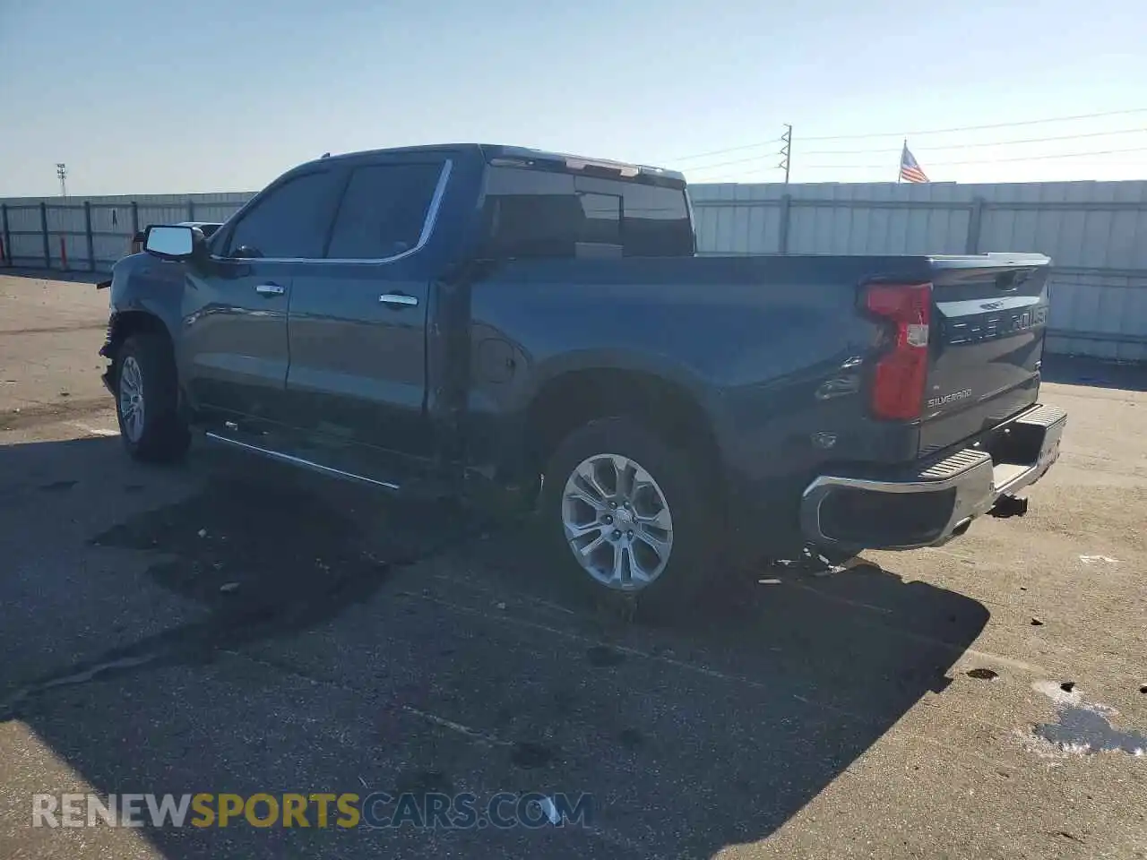 2 Photograph of a damaged car 3GCUDGED3NG651152 CHEVROLET SILVERADO 2022