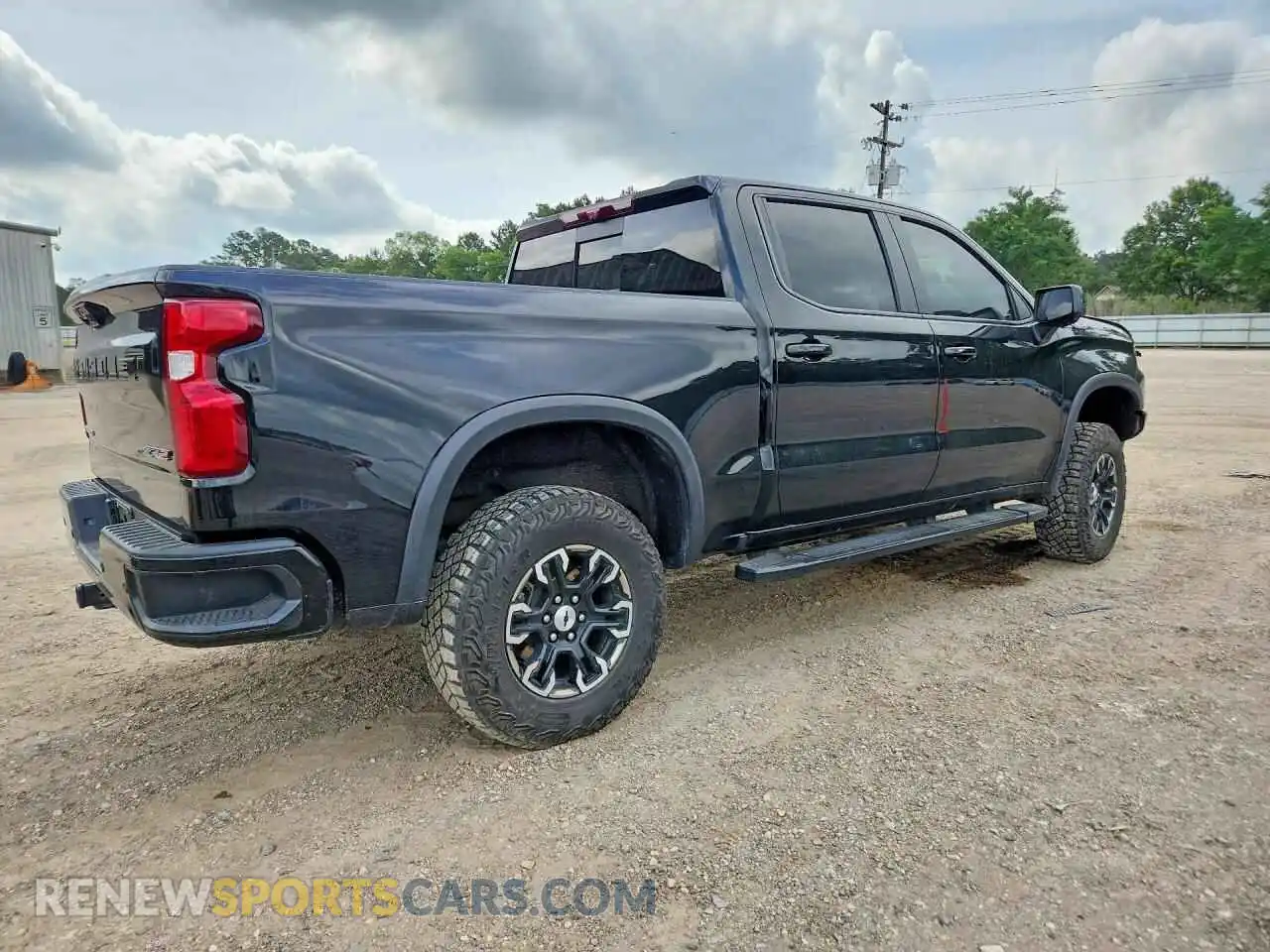 3 Photograph of a damaged car 3GCUDHEL2NG577557 CHEVROLET SILVERADO 2022
