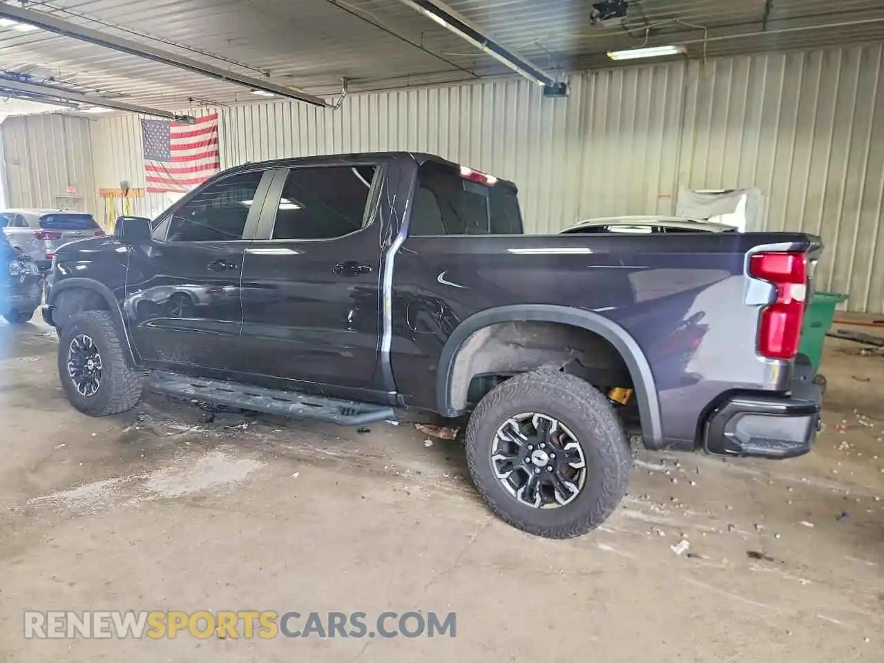2 Photograph of a damaged car 3GCUDHEL2NG672782 CHEVROLET SILVERADO 2022