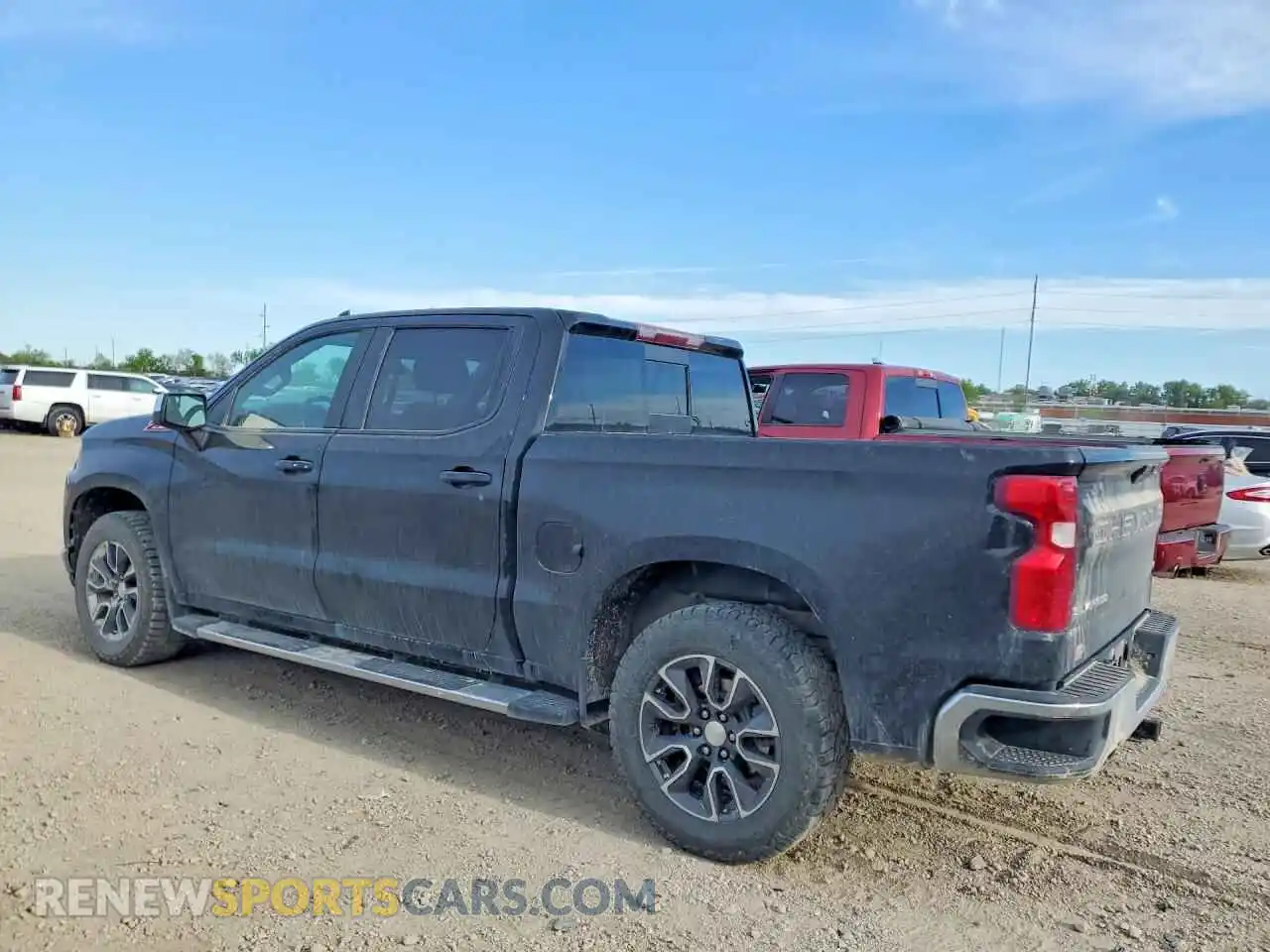 2 Photograph of a damaged car 3GCUYDED3NG123422 CHEVROLET SILVERADO 2022