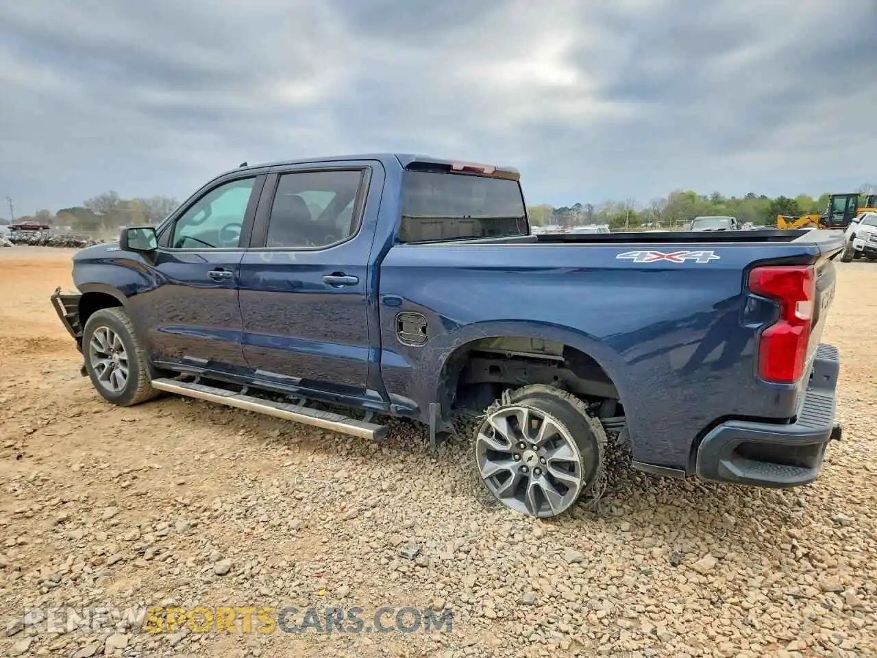 2 Photograph of a damaged car 3GCUYEEDXNG112651 CHEVROLET SILVERADO 2022