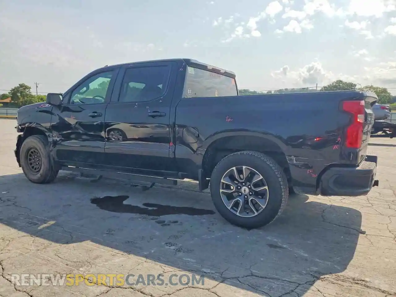 2 Photograph of a damaged car 3GCUYEEDXNG173546 CHEVROLET SILVERADO 2022