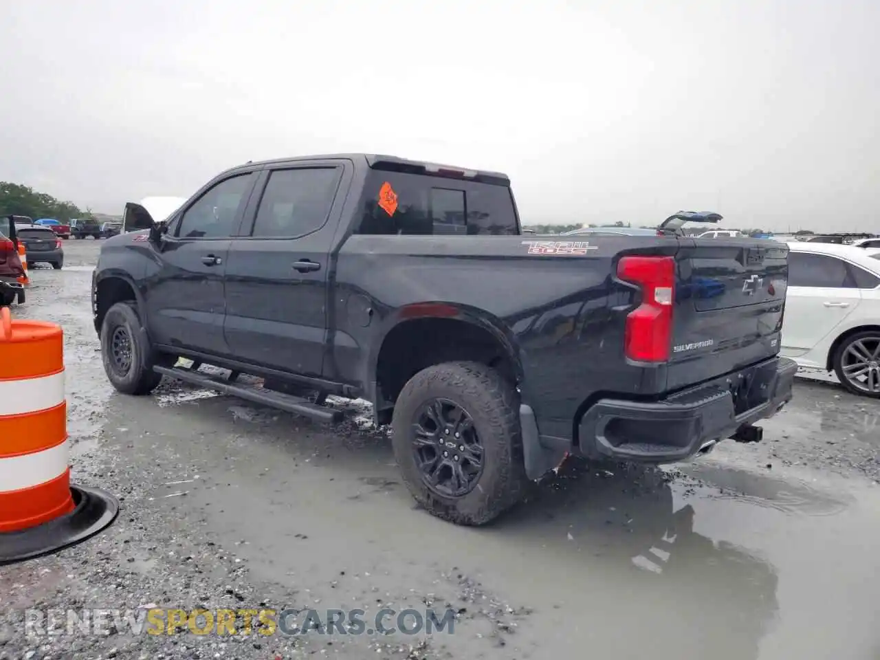 2 fotografías del automóvil dañado 3GCUYFET3NG199600 CHEVROLET SILVERADO 2022
