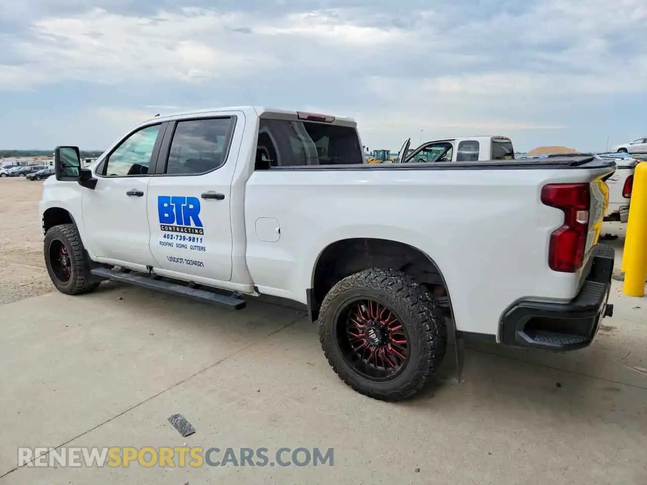 2 Фотография поврежденного автомобиля 3GCUYFET6NG190678 CHEVROLET SILVERADO 2022