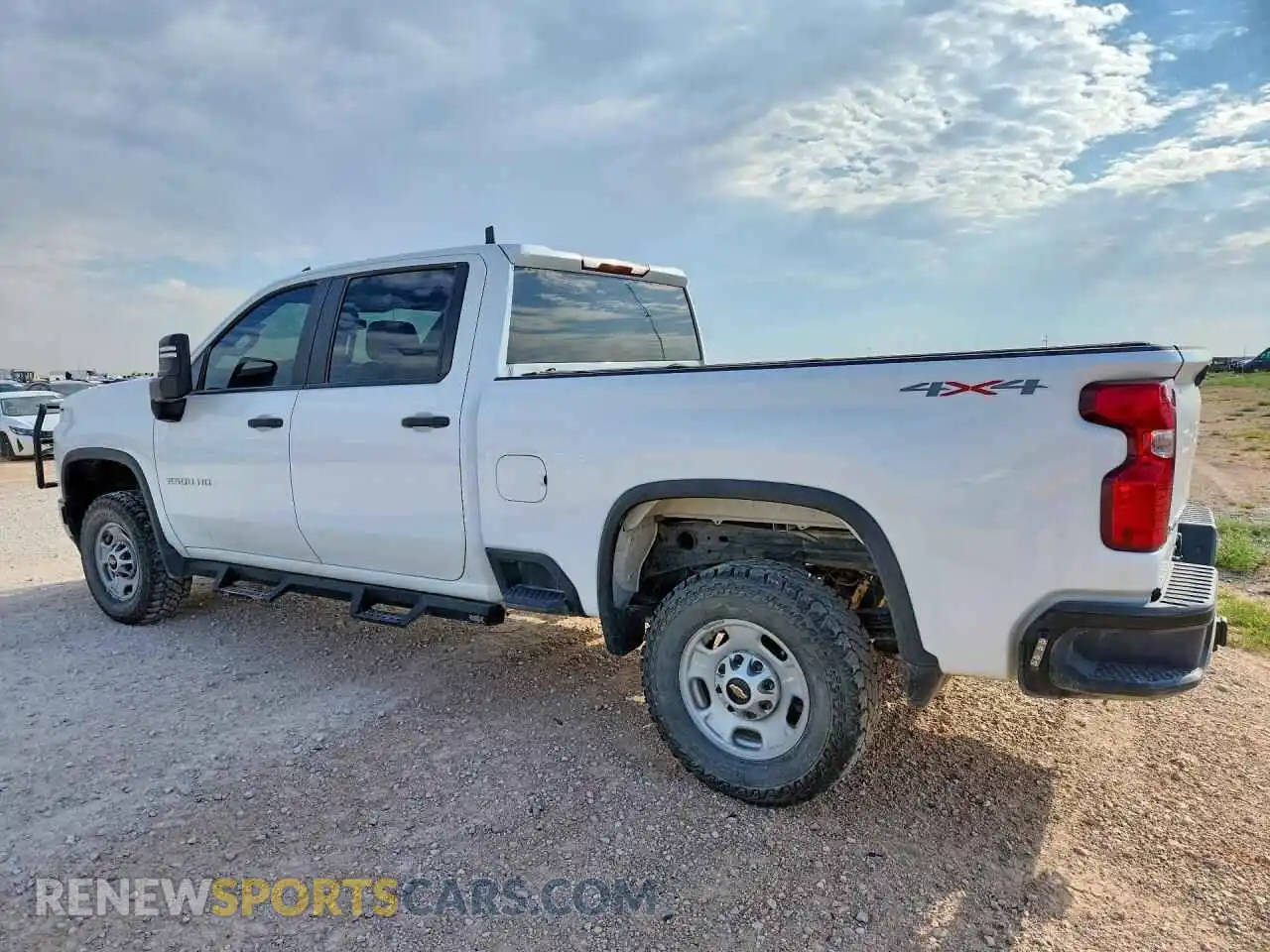 2 fotografías del automóvil dañado 1GC1YLE7XPF140374 CHEVROLET SILVERADO 2023