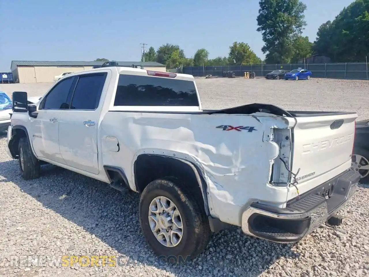 2 fotografías del automóvil dañado 1GC1YPEY2PF126033 CHEVROLET SILVERADO 2023