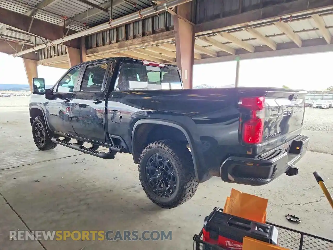 2 fotografías del automóvil dañado 1GC4YNEY1PF228392 CHEVROLET SILVERADO 2023