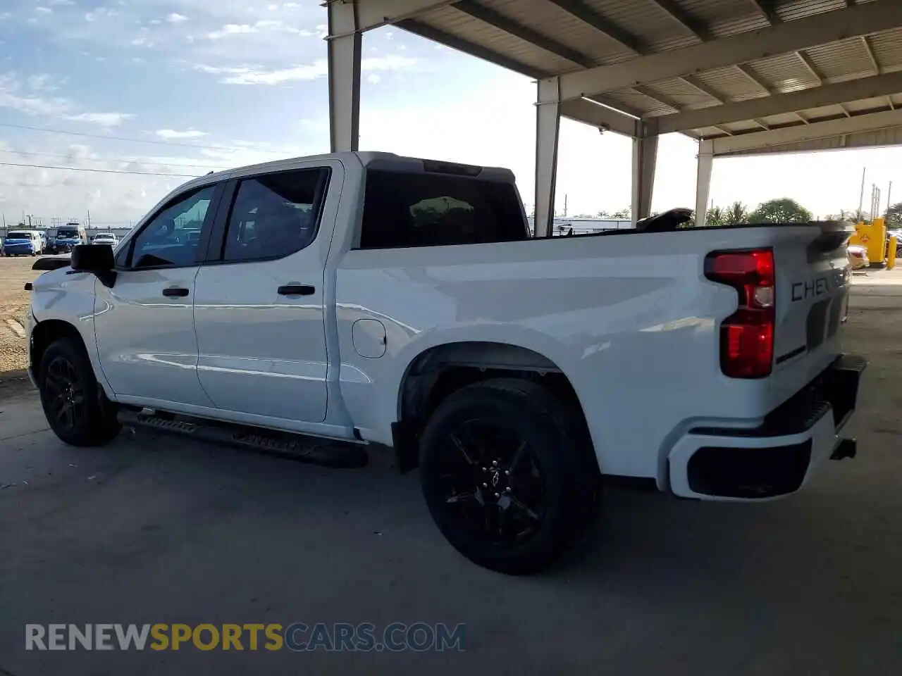 2 fotografías del automóvil dañado 1GCPABEK4PZ223777 CHEVROLET SILVERADO 2023