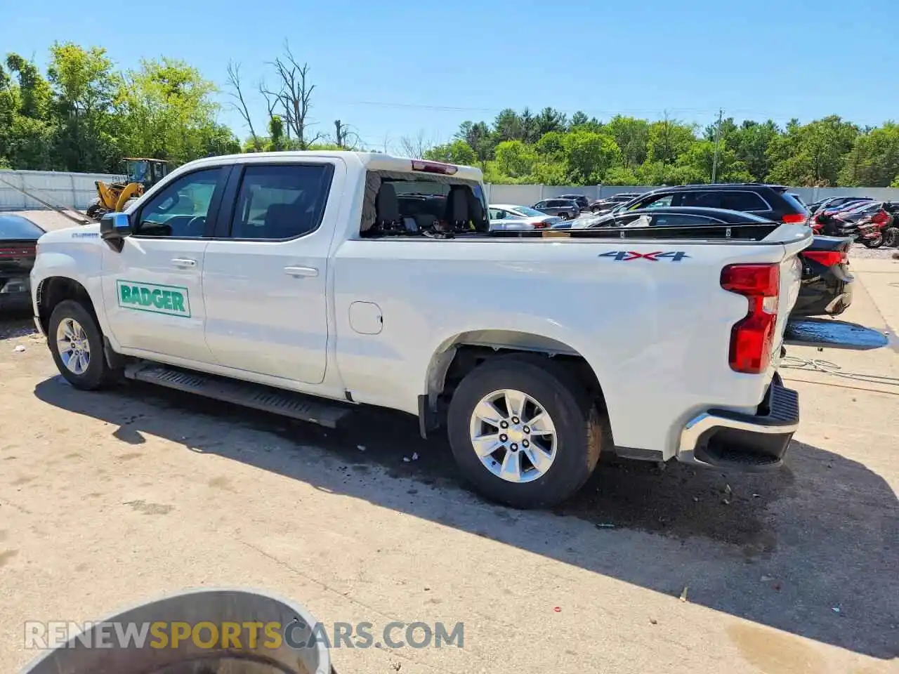 2 fotografías del automóvil dañado 1GCPDDEK3PZ296383 CHEVROLET SILVERADO 2023